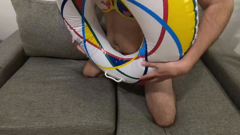Inflatable Lovers: Białe pływanie