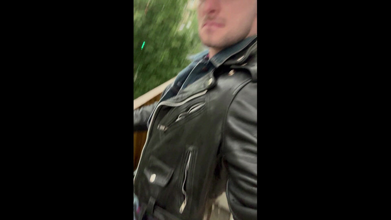 KinkySirius: Kinkysirius wird im Cowboy-Outfit nass im Regen