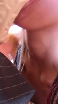 Das blonde PAWg-schätzchen Loz lorrimar in heißer lesbischer dominanz dehnt ihre schlampen-muschi mit ihrem strap-on-schwanz