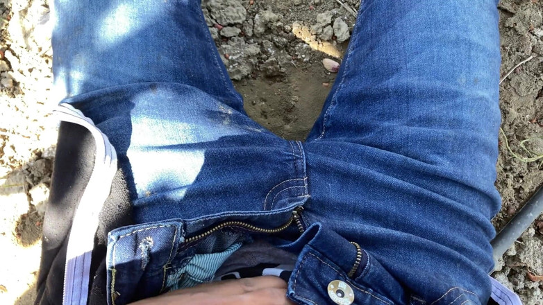 Xooshua (xblue18): Cewek kembar sange lagi pamer kontolnya