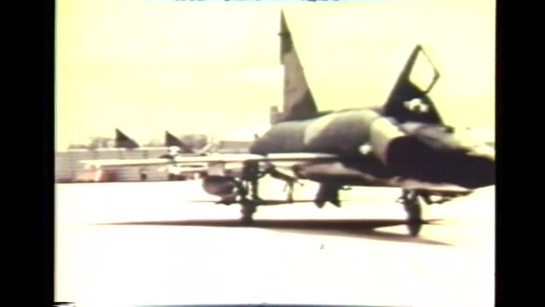 Vintage Usa: 털이 무성한 보지 님포 매춘부의 콘도미니엄 (풀영상)