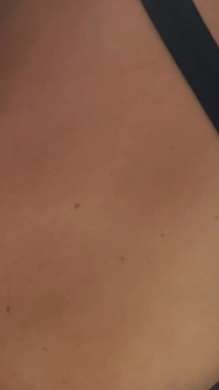 Sudut pandangan dekat kongkek pepek dalam bikini Quickie