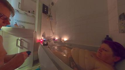 The Izars: L’heure du bain, première partie