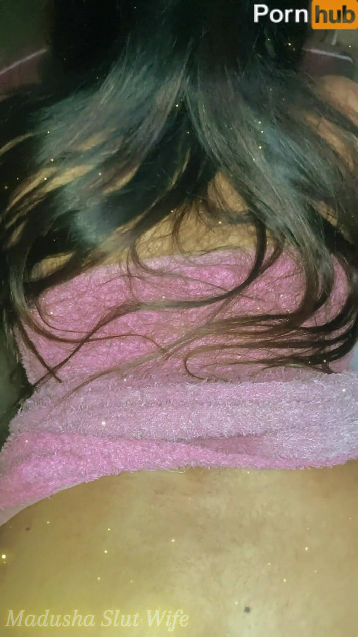 Tiyana: 자지 위에 침을 뱉고 더러운 보지까지 섹스하는 마누라