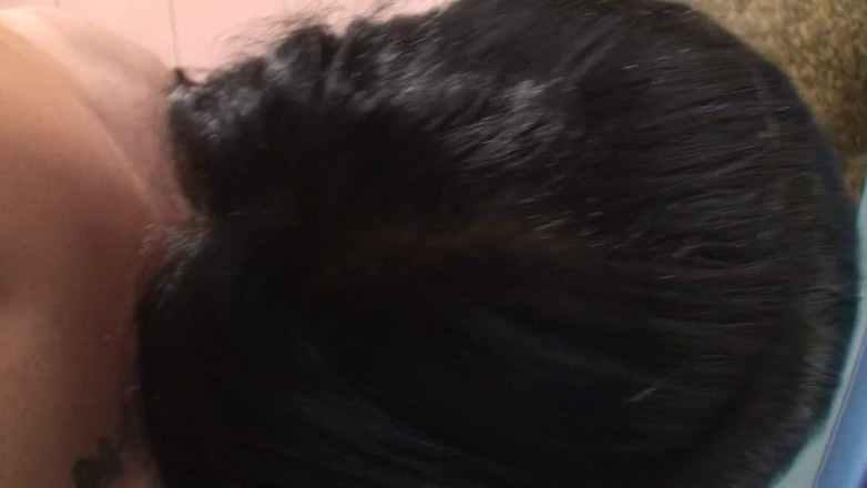 Latin Babes: ゴージャスなラティーナが彼女の丸いお尻積によるハードディック