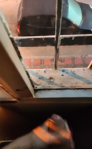 Camilo Brown: Honění u okna pt. 2