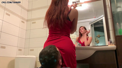 Petite Princesses Femdom: Puan Sofi dalam pakaian merah menggunakan hamba kerusi - abaikan femdom...