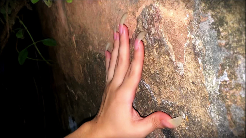 Goddess Li: Nữ thần Li với bộ móng tay tự nhiên khổng...