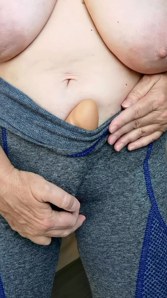 MariaOld: 거유 GILF의 대박 놀라움: 후타나리!