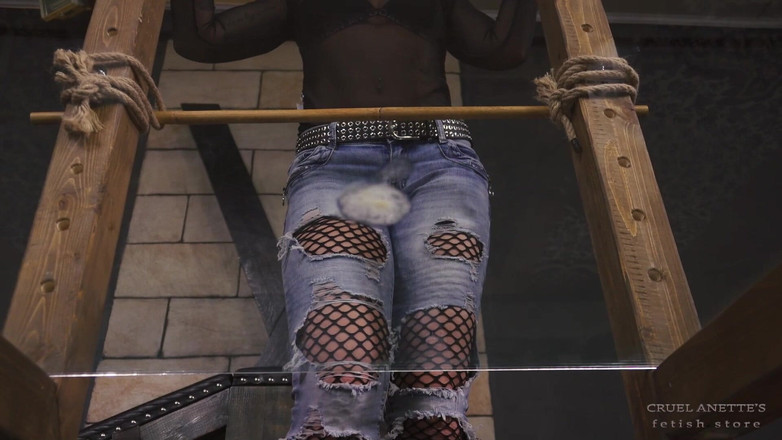 Cruel Anettes fetish world: 第一人称视角 躺在她面前