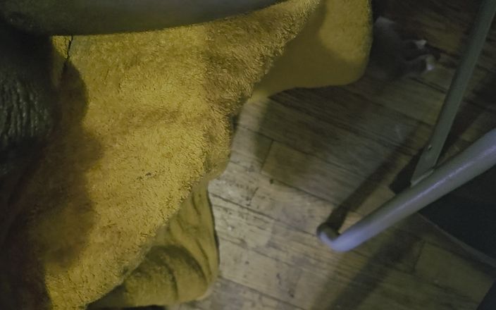 Tony_longStroke: Товстий великий чорний член дрочить на кухні без сорому, просто погладити
