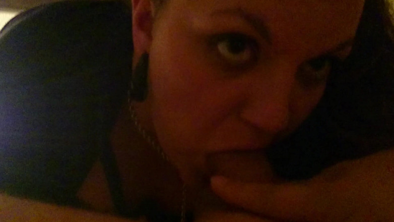 QueenSteffi: Horká královna chce orální sex