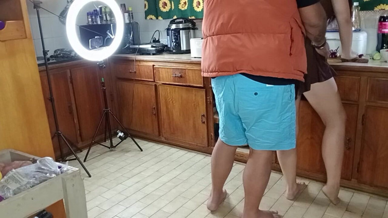 Bigjoefuckalott: Hloupé F*** Kamarádi dělají salát v kuchyni