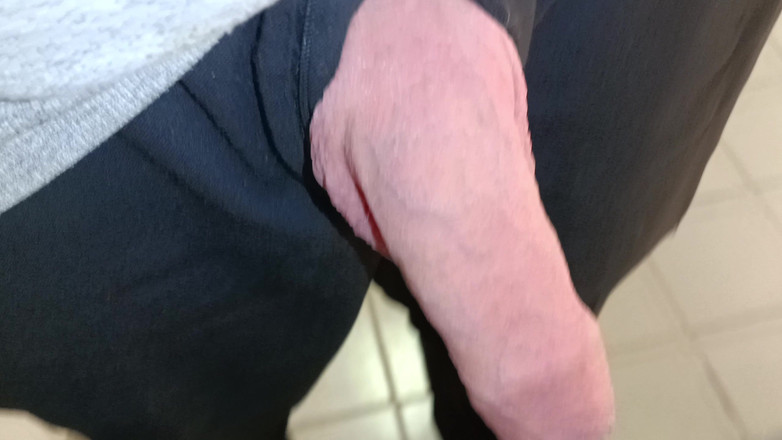 Rockardglans: Dua spema di urinoir closeup, cewek ini lagi asik muasin...