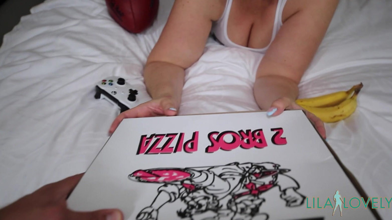 Lila Lovely: Hot MILF Foot Fetish Footjob: Pizza Delivery Guy Cums on...