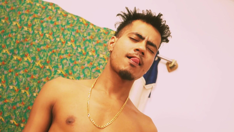 Dean Jones: Fratellastro fa sesso sul letto