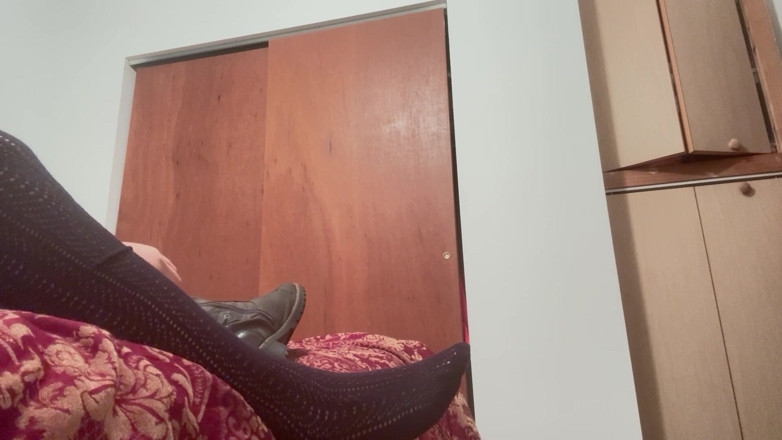 TakeMe35: O padrasto crossdressing cavalga um brinquedo