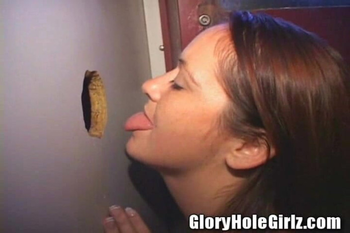 Glory Hole Girlz: Cewek gemuk ini lagi asik nyepong kontol sambil bertengkar di...