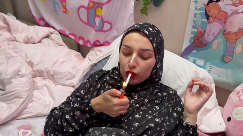 lanalovacutie: Muslim Stepmommy Smoking on Bedroom