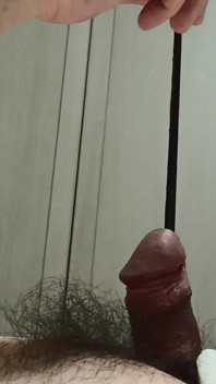 Masturbação com múltipla penetração sonora na uretra