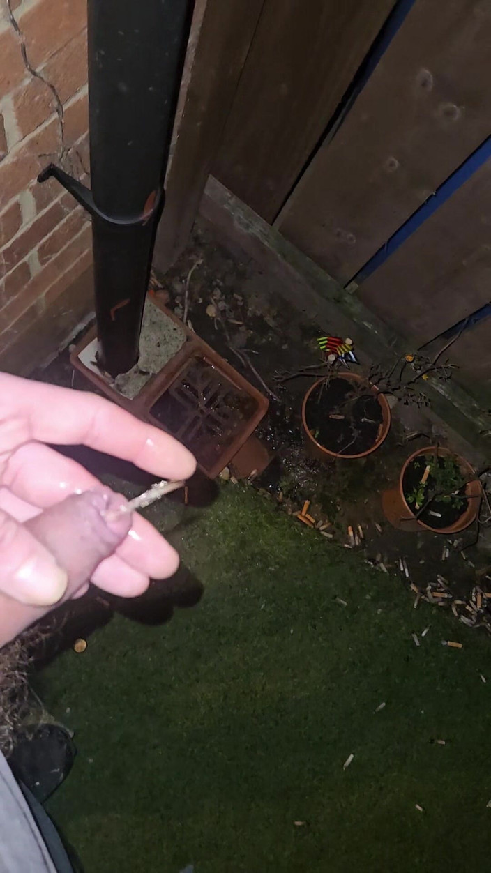 Smoking stoker: Masturbare și fumat cu pișare