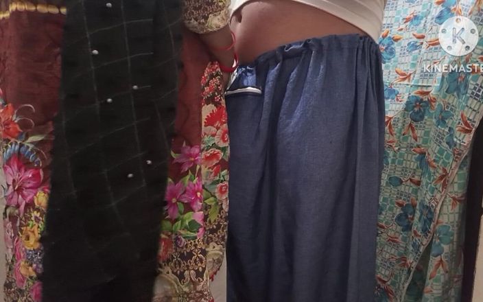 Lubnawife: パキスタンの仕立て屋は、彼女のお尻をファックする前に、彼の巨乳の女性の顧客からミルクを仕立てます