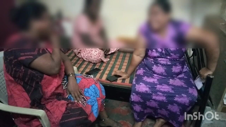 Tamil lesbian: Sexy diskuse se třemi tetičkami