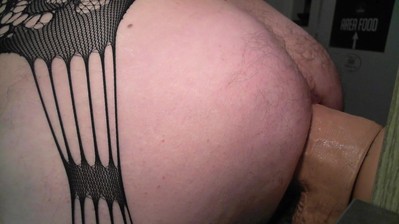 GiantDildoLover: Två trevliga feta och stora dildos i röpan