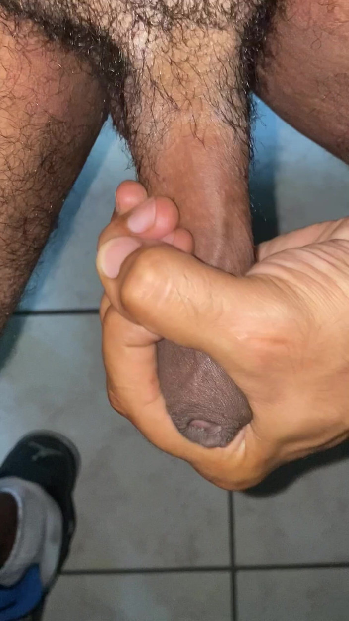 KING_TiBURON: Gran polla se corre mientras usa Jordan 4