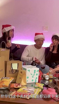 Modelmedia Asia - uma festa de sexo em grupo raunchy na véspera de Natal