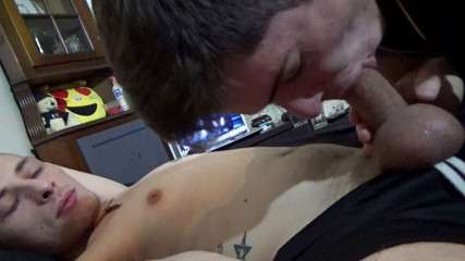 FRENCH HOLES CREAMPIED: Fabien Cremapied par un jumelle français de 19 ans tellement sexy