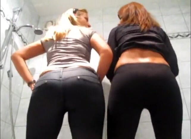 Femdom Austria: Twerking zadků ve vaně