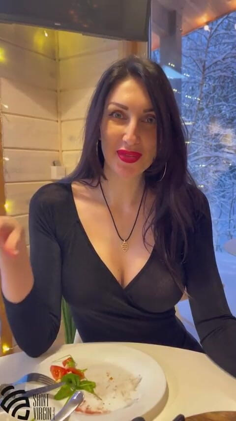 LizaVirgin: Saya mengundang ibu tiriku ke restoran dan dihargai dengan seks...