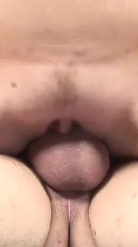 Tatlı büyük götlü orta yaşlı seksi kadın sikicisinden sikiliyor ve dölleniyor