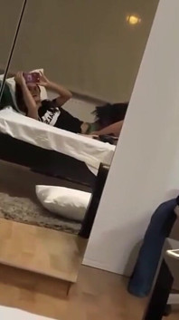 Bercium Dan Kongkek Wanita Hitam