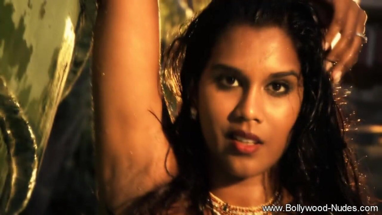 Bollywood Nudes: Oraciones por paz erótica