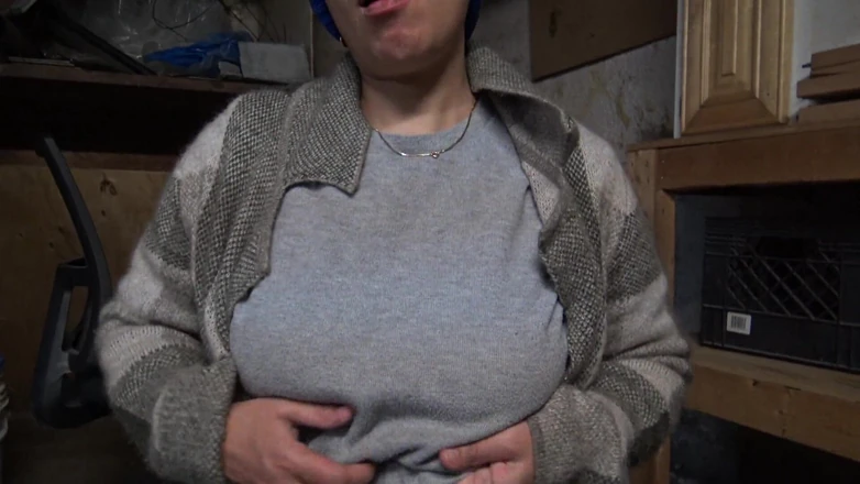 Stepmom Susan: Девушка в Эйселе позволяет своему клиенту кончить в ее рот