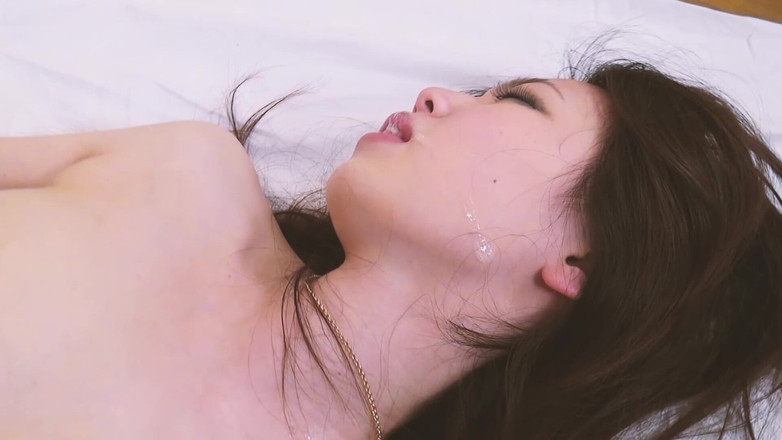 JAPAN IN LOVE: Beau oosterse babes scène-3 Japanse vrouw met kleine borsten die...