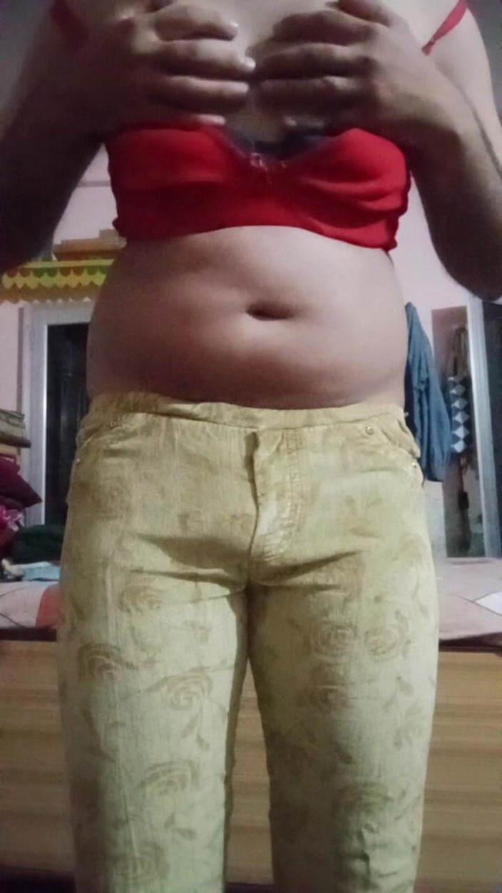 Gaurisissy: Indický gay crossdresser gaurisissy lisování a hraní s jejími velkými...