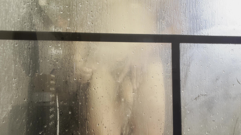 Aimeronds: Eu mă joc mereu la duș