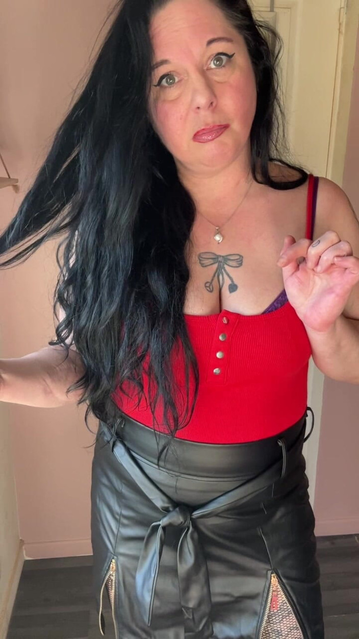 Maitresse Clara: 본성상 간통이고 선택적으로 쓸모없어