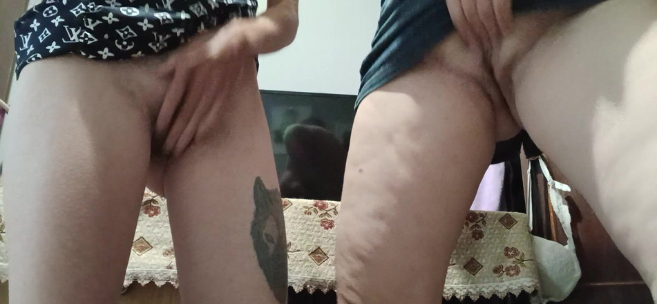 Lesbian-candys: 继母和继女的热辣自慰