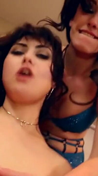 Jennifer White ve Audrey Noir bakış açısıyla çifte yarak emiyor