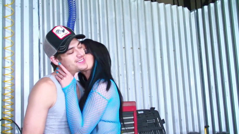Full porn collection: She pays for the repair of her car with sex -...