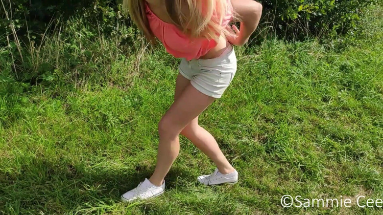 Sammie Cee: Wedgies all'aperto in mutandine rifatte di pizzo rosa