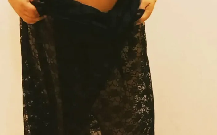 SameerPhunk: Indian Horny Girlfriend Does Striptease and Twerks for Her Boyfriend