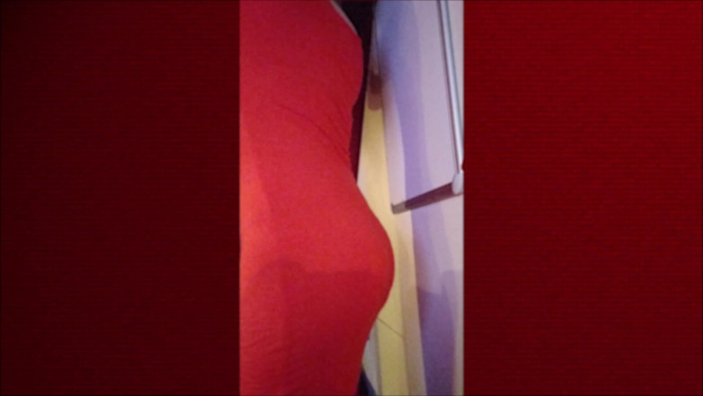 Joslin: Сіссі Джослін танцює в червоній сукні