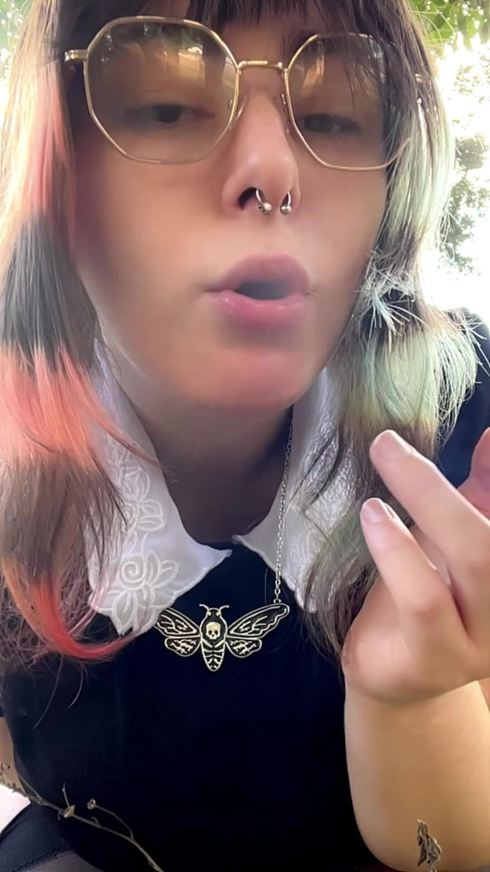 Mushroombitchx: Cigarro fumando comp