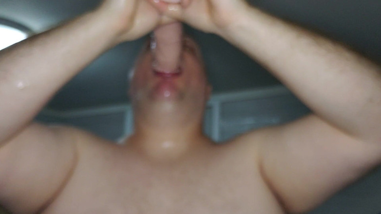 Charlieboy69: Garganta profunda con un enorme consolador de polla rey de 11...