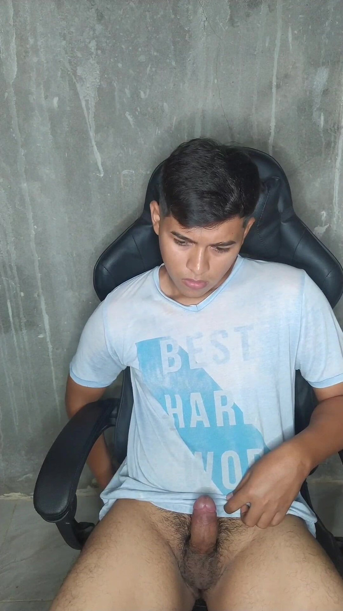 Chicos Virales: Alan Tokers se vrací dobitější než kdy předtím.